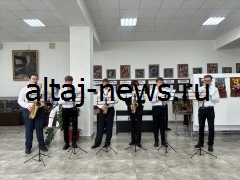 В колледже искусств Республики Адыгея состоялось торжественное поздравление женщин с Международным женским днем, отмечаемым 8 Марта.